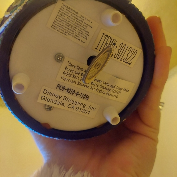 Disney Princesses Snow Globe 1952 "Once Upon A Dream" - Picture 6 of 8